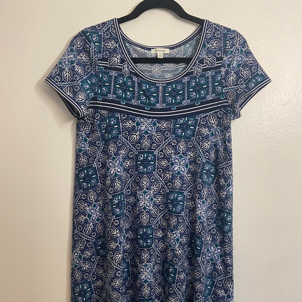 SIZE SMALL KNEE LENGTH DRESS!